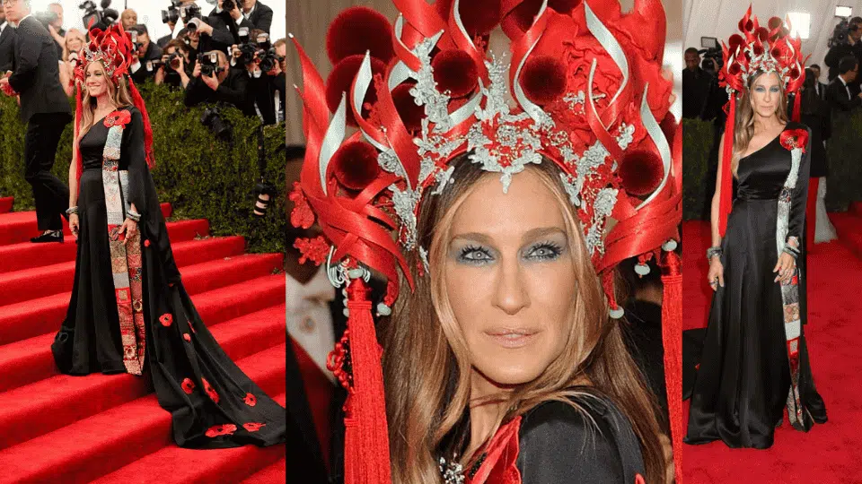 sarah jessica parker in dramatic red sculptural headpiece by philip treacy at the 2015 met gala china through the looking glass theme
