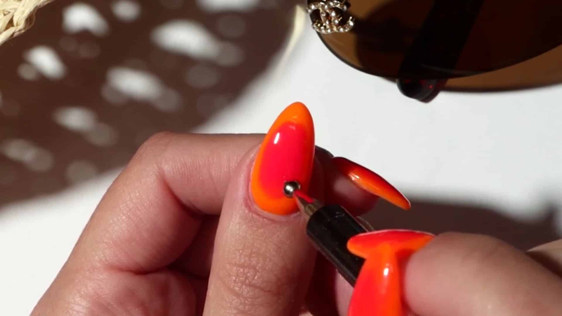 _Create a bold dot with Hot Girl summer in the center, spreading into a circular design with blooming gel