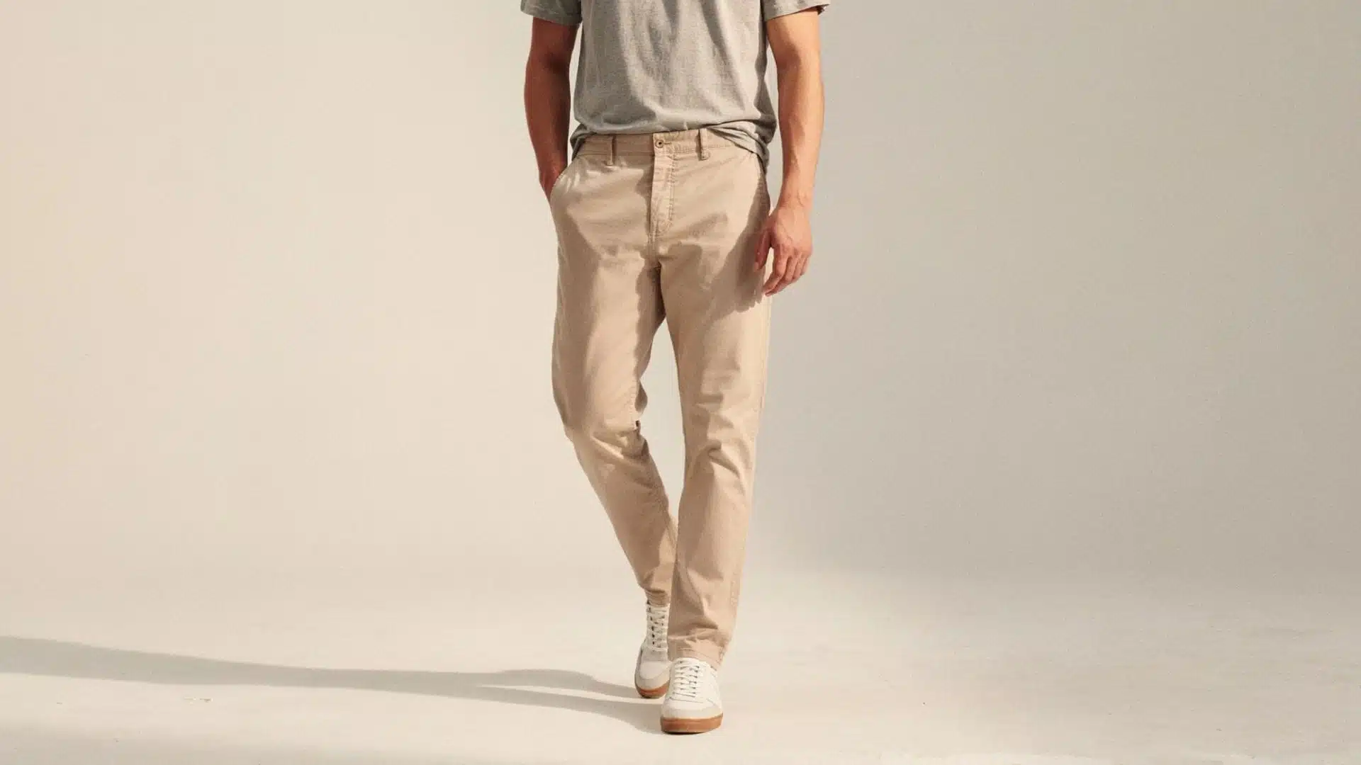 Person wearing casual trousers with a relaxed everyday outfit highlighting comfort, soft fabric, and versatile style.